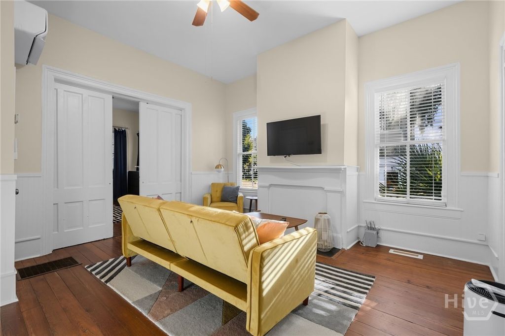 Image 11 of property listing at 303 W Park Avenue A, Savannah, GA 31401