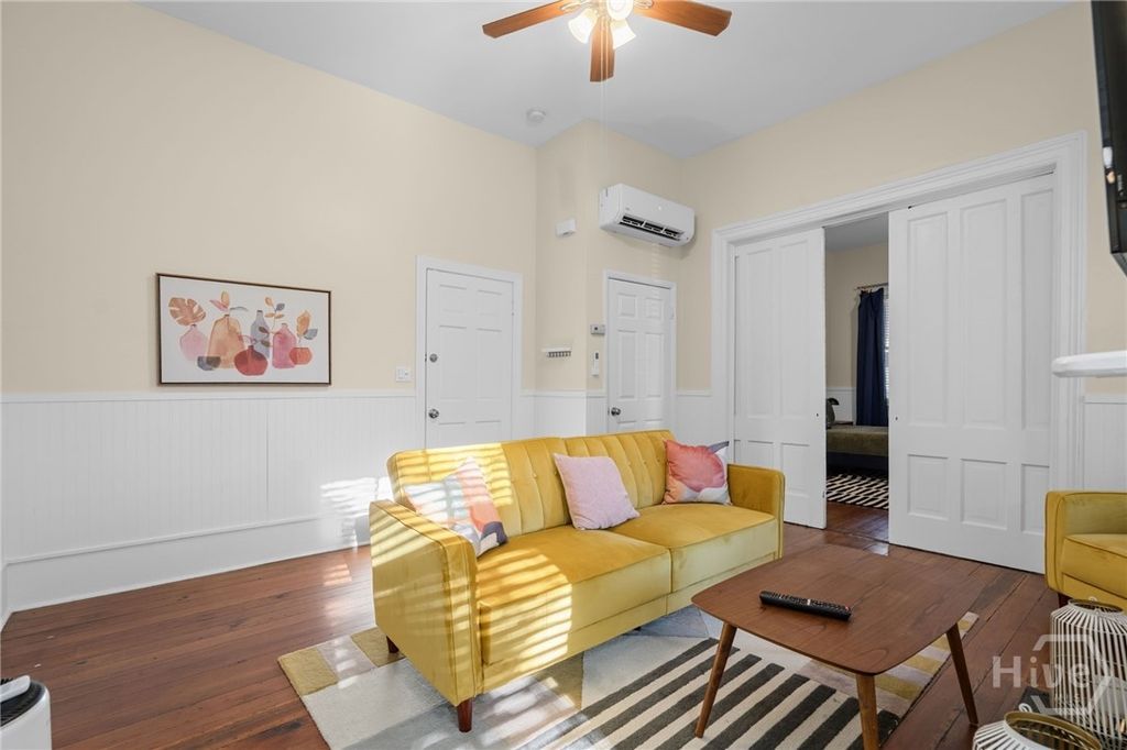Image 12 of property listing at 303 W Park Avenue A, Savannah, GA 31401