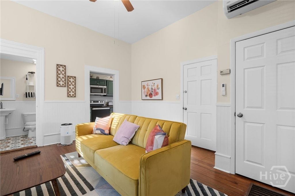 Image 13 of property listing at 303 W Park Avenue A, Savannah, GA 31401