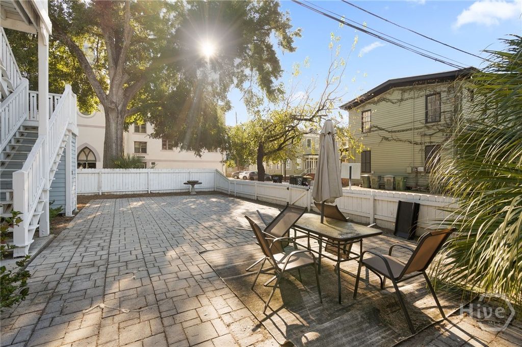 Image 21 of property listing at 303 W Park Avenue A, Savannah, GA 31401