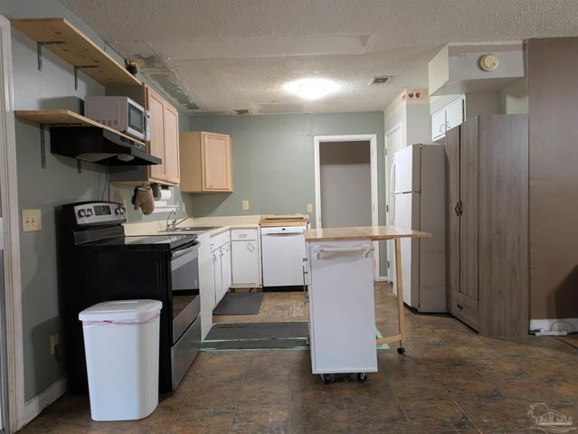 245 Airport Blvd, Pensacola, FL 32503