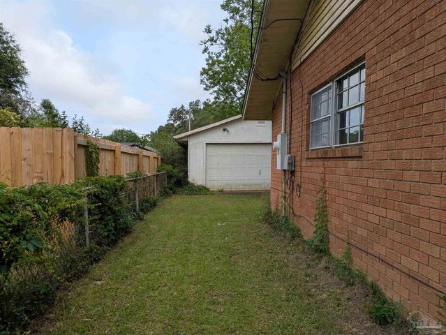245 Airport Blvd, Pensacola, FL 32503