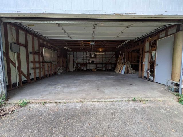 245 Airport Blvd, Pensacola, FL 32503
