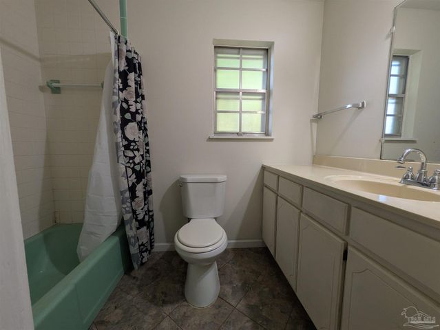 245 Airport Blvd, Pensacola, FL 32503