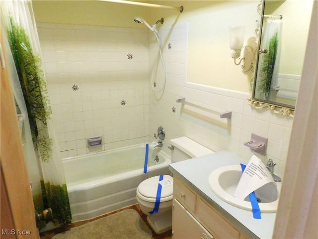 2684 Burlingham Drive, Ashtabula, OH 44004