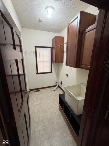 4064 Shady Pointe Row, Greenwood, IN 46143