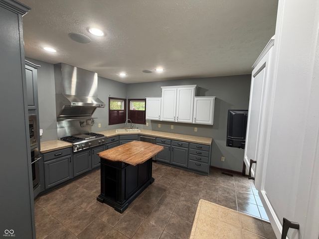 4064 Shady Pointe Row, Greenwood, IN 46143