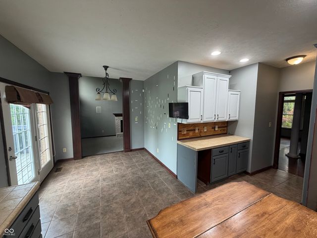 4064 Shady Pointe Row, Greenwood, IN 46143