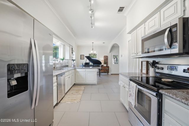 1612 S 11th Street, Ocean Springs, MS 39564