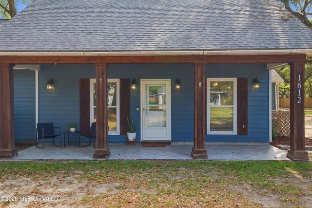 1612 S 11th Street, Ocean Springs, MS 39564