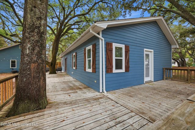 1612 S 11th Street, Ocean Springs, MS 39564