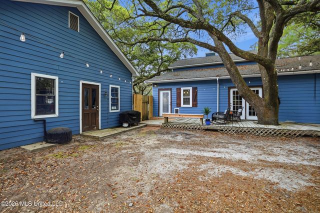 1612 S 11th Street, Ocean Springs, MS 39564