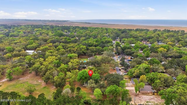 1612 S 11th Street, Ocean Springs, MS 39564