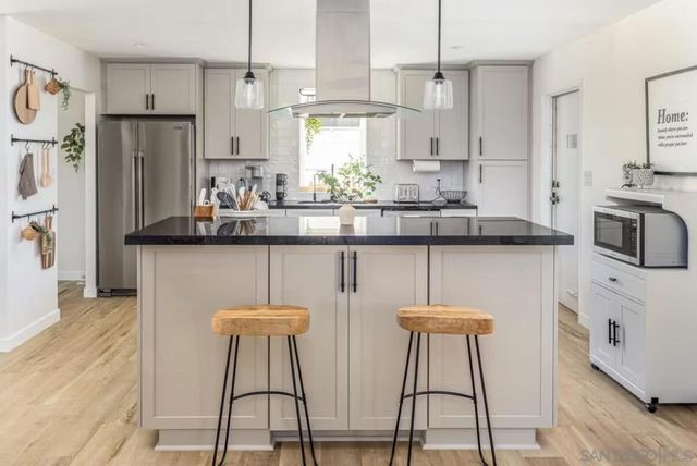 4367 Berwick, San Diego, CA 92117