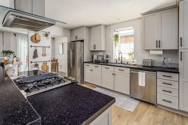 4367 Berwick, San Diego, CA 92117