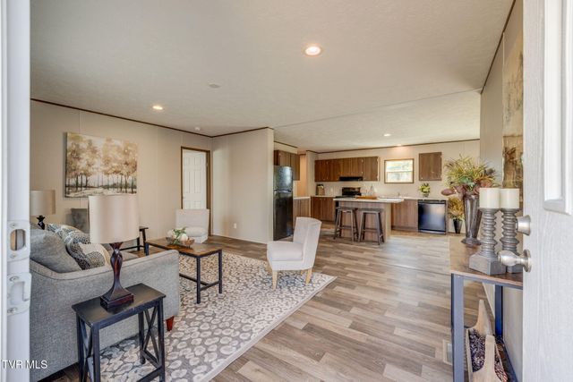2537 Sullivan Gardens Parkway, Kingsport, TN 37660