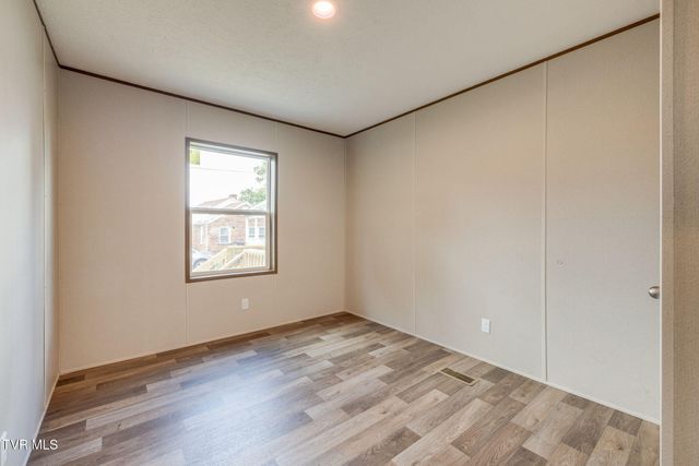 2537 Sullivan Gardens Parkway, Kingsport, TN 37660