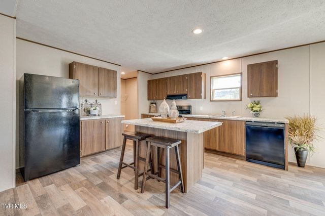 2537 Sullivan Gardens Parkway, Kingsport, TN 37660