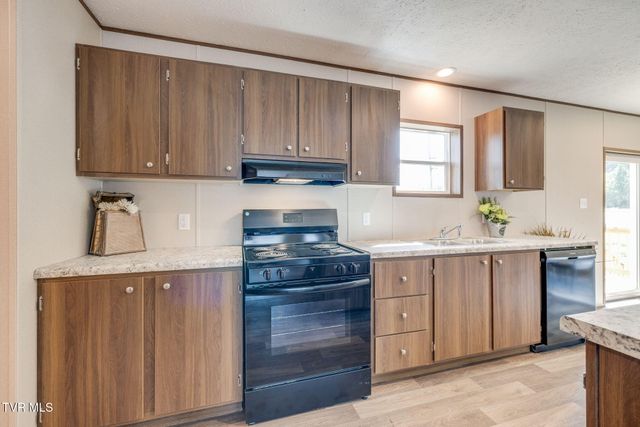 2537 Sullivan Gardens Parkway, Kingsport, TN 37660