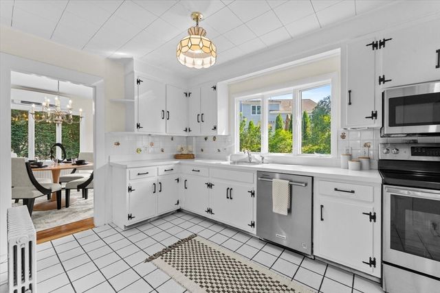 17 Preston Beach Rd, Marblehead, MA 01945