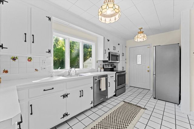 17 Preston Beach Rd, Marblehead, MA 01945