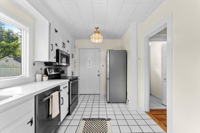 17 Preston Beach Rd, Marblehead, MA 01945