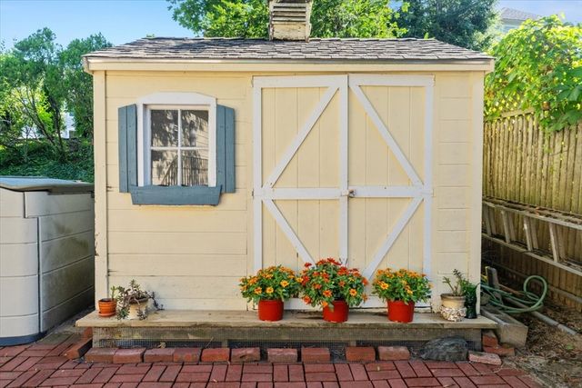17 Preston Beach Rd, Marblehead, MA 01945