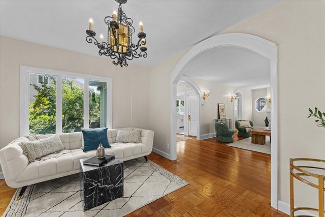 17 Preston Beach Rd, Marblehead, MA 01945