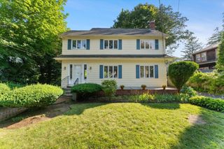 17 Preston Beach Rd, Marblehead, MA 01945