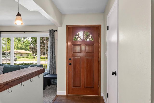 W128N8518 Revere ROAD, Menomonee Falls, WI 53051