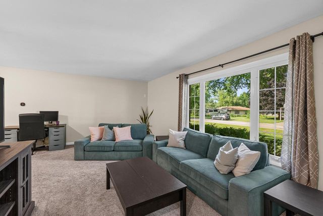 W128N8518 Revere ROAD, Menomonee Falls, WI 53051
