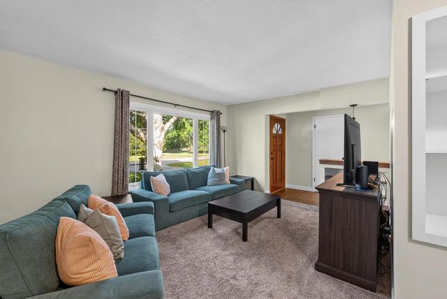 W128N8518 Revere ROAD, Menomonee Falls, WI 53051