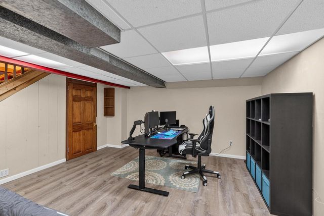 W128N8518 Revere ROAD, Menomonee Falls, WI 53051