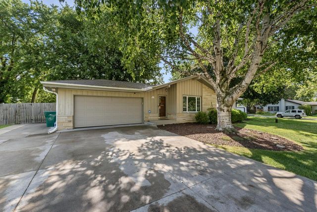 W128N8518 Revere ROAD, Menomonee Falls, WI 53051