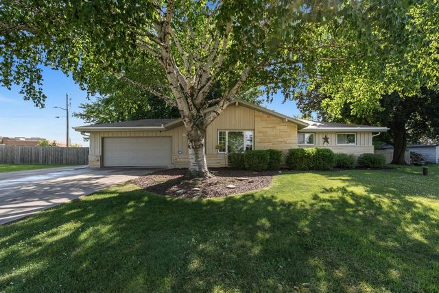 W128N8518 Revere ROAD, Menomonee Falls, WI 53051