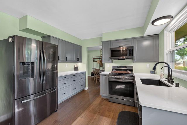 W128N8518 Revere ROAD, Menomonee Falls, WI 53051