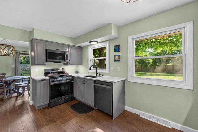 W128N8518 Revere ROAD, Menomonee Falls, WI 53051
