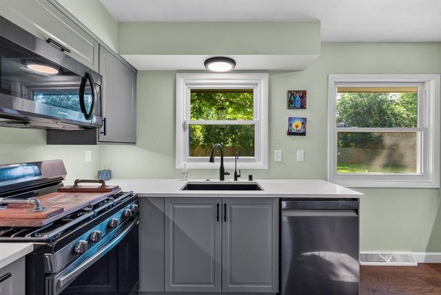 W128N8518 Revere ROAD, Menomonee Falls, WI 53051