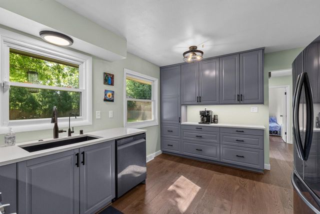 W128N8518 Revere ROAD, Menomonee Falls, WI 53051