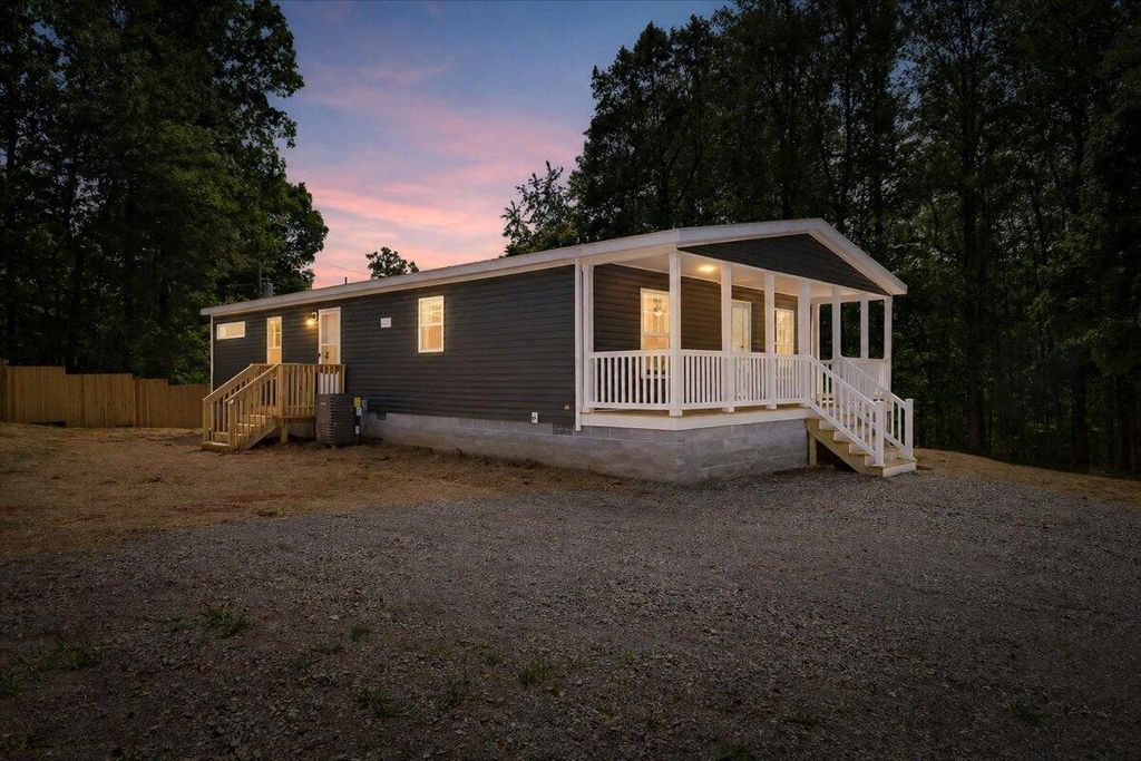 106 Ridgemont CT, Thaxton, VA 24174