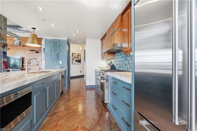 123 College Pl Unit 912, Norfolk, VA 23510