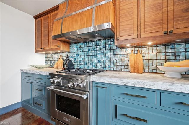 123 College Pl Unit 912, Norfolk, VA 23510