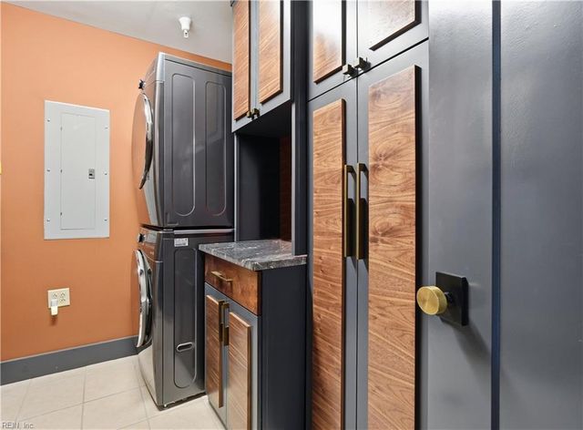 123 College Pl Unit 912, Norfolk, VA 23510