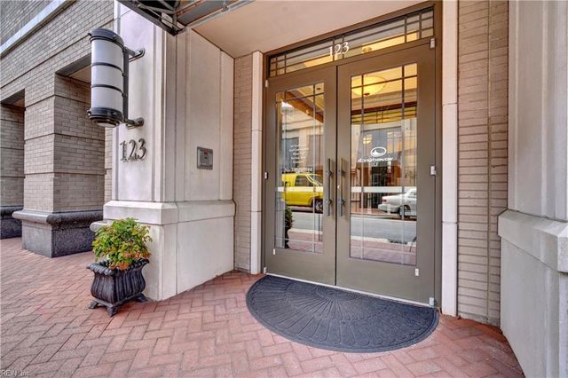 123 College Pl Unit 912, Norfolk, VA 23510