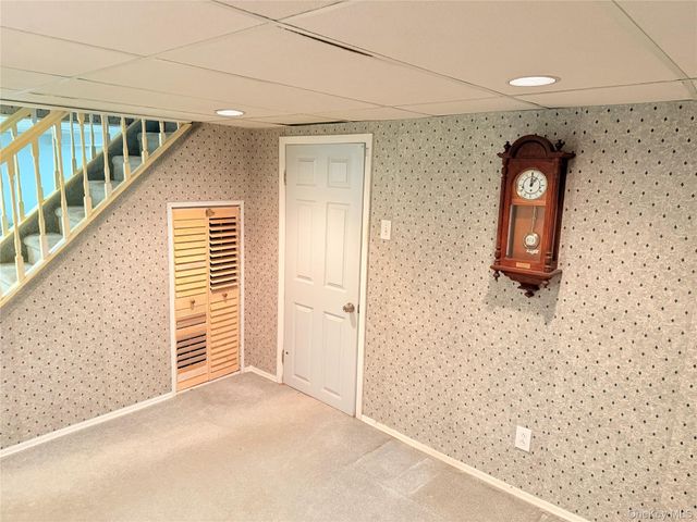 1 Higbie Drive, West Islip, NY 11795
