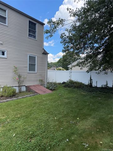 1 Higbie Drive, West Islip, NY 11795