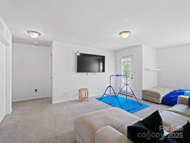 3702 Wiegon Lane, Charlotte, NC 28216