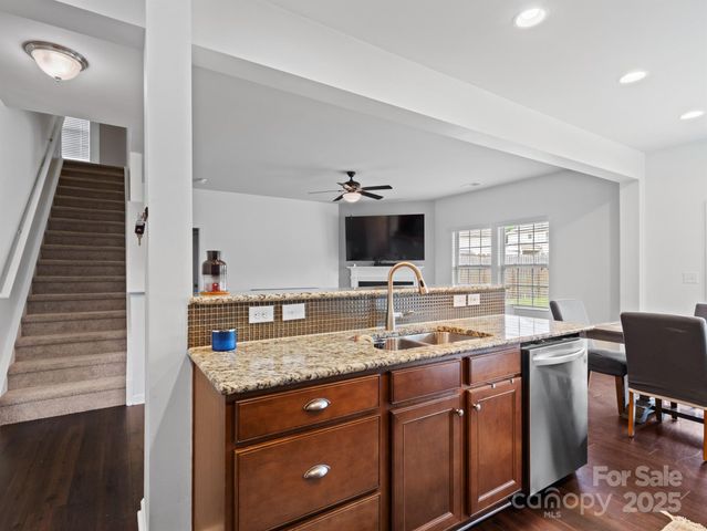 3702 Wiegon Lane, Charlotte, NC 28216