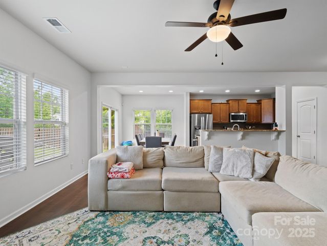 3702 Wiegon Lane, Charlotte, NC 28216