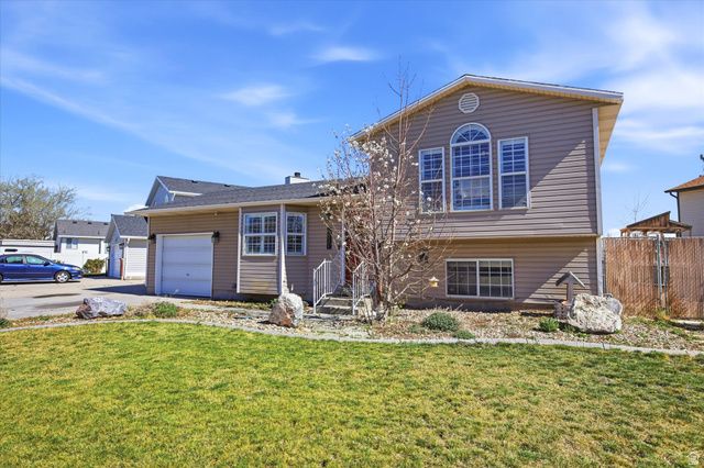 6831 S FOX RIDGE WAY, West Jordan, UT 84081
